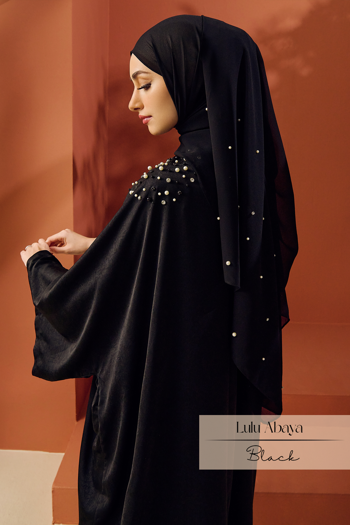 Lulu Abaya: Black