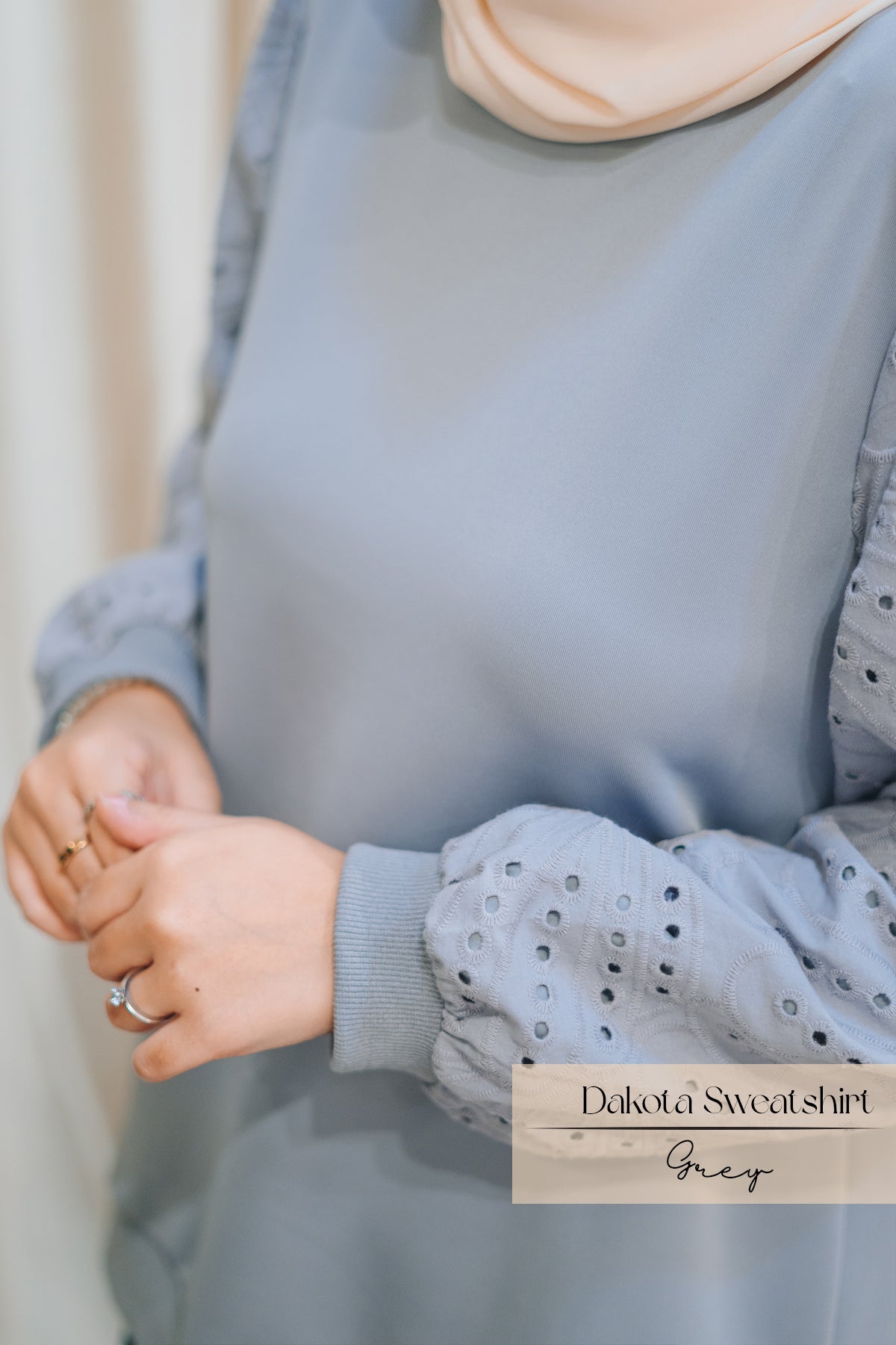 Dakota Sweatshirt: Grey